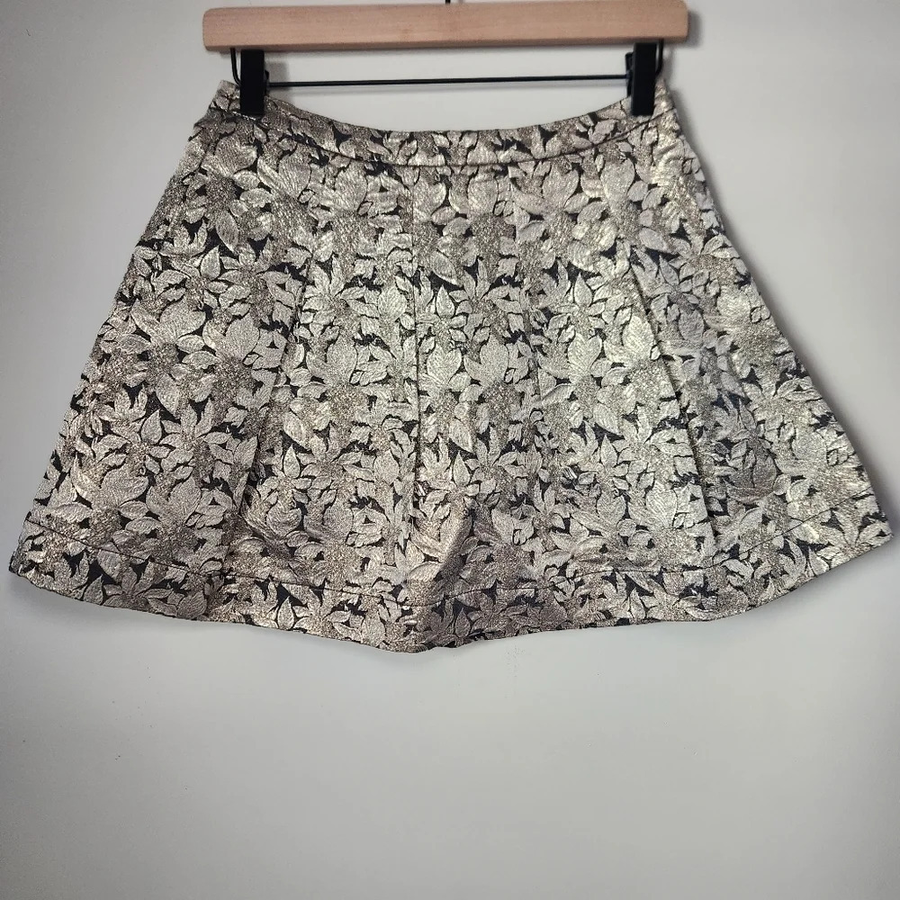 Lovers + Friends | Jacquard Metallic Gold Floral Mini Skirt - Size S